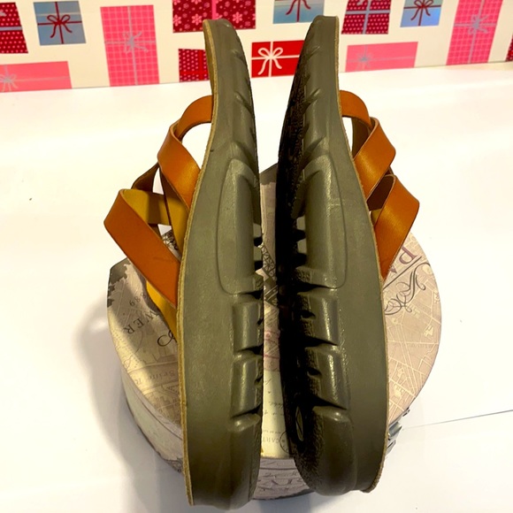 NWOT Cliffs by White Mountain Women Sandals: 8M - Picture 7 of 11